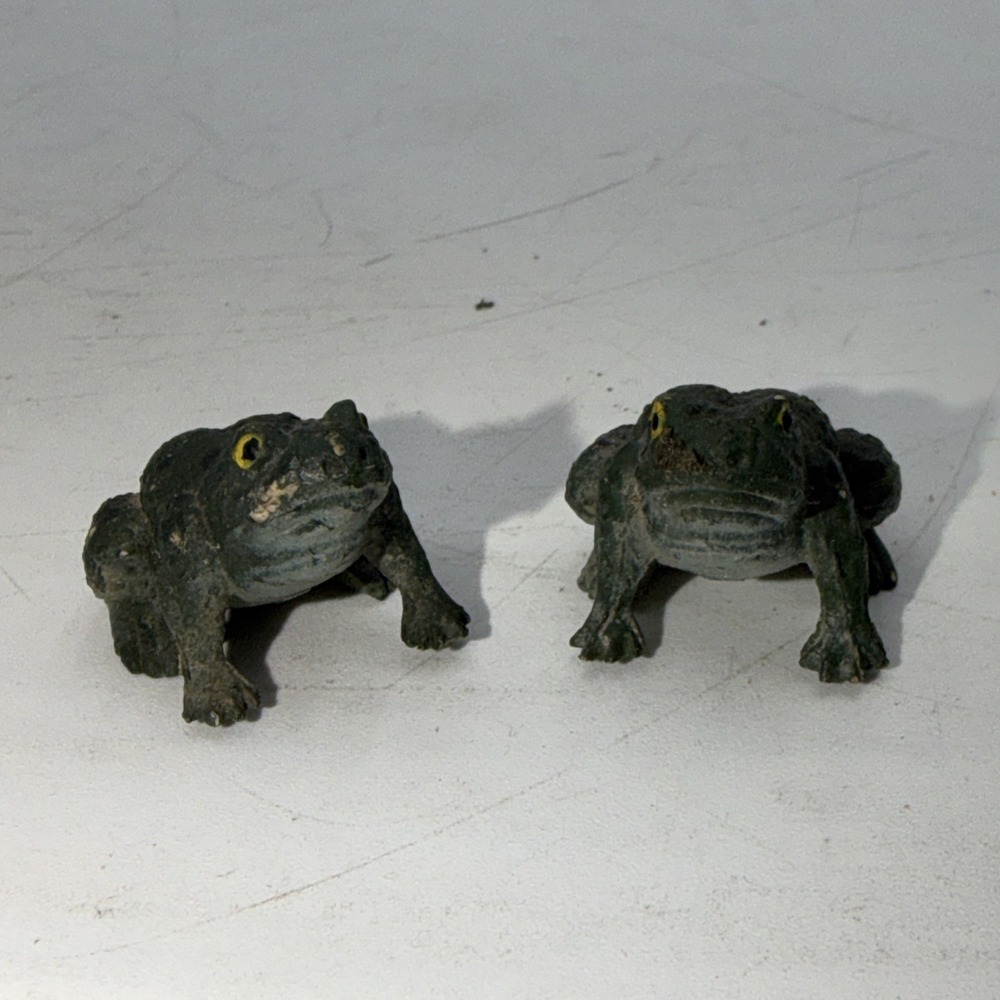 Pair Of 2 Vintage Green Frog  Hard Plastic INARCO Marked Hong Kong